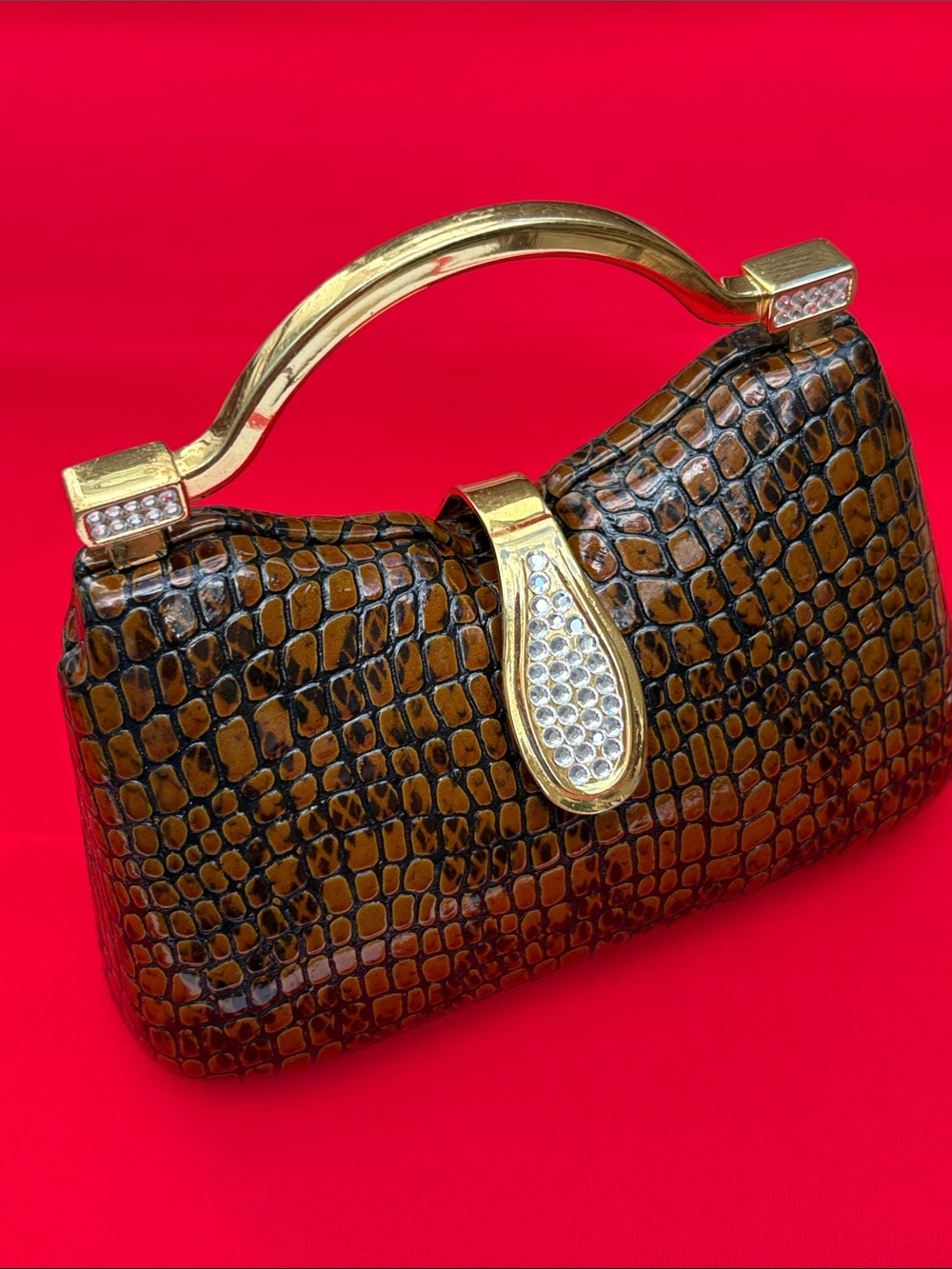 Super stylish clutch purse!!